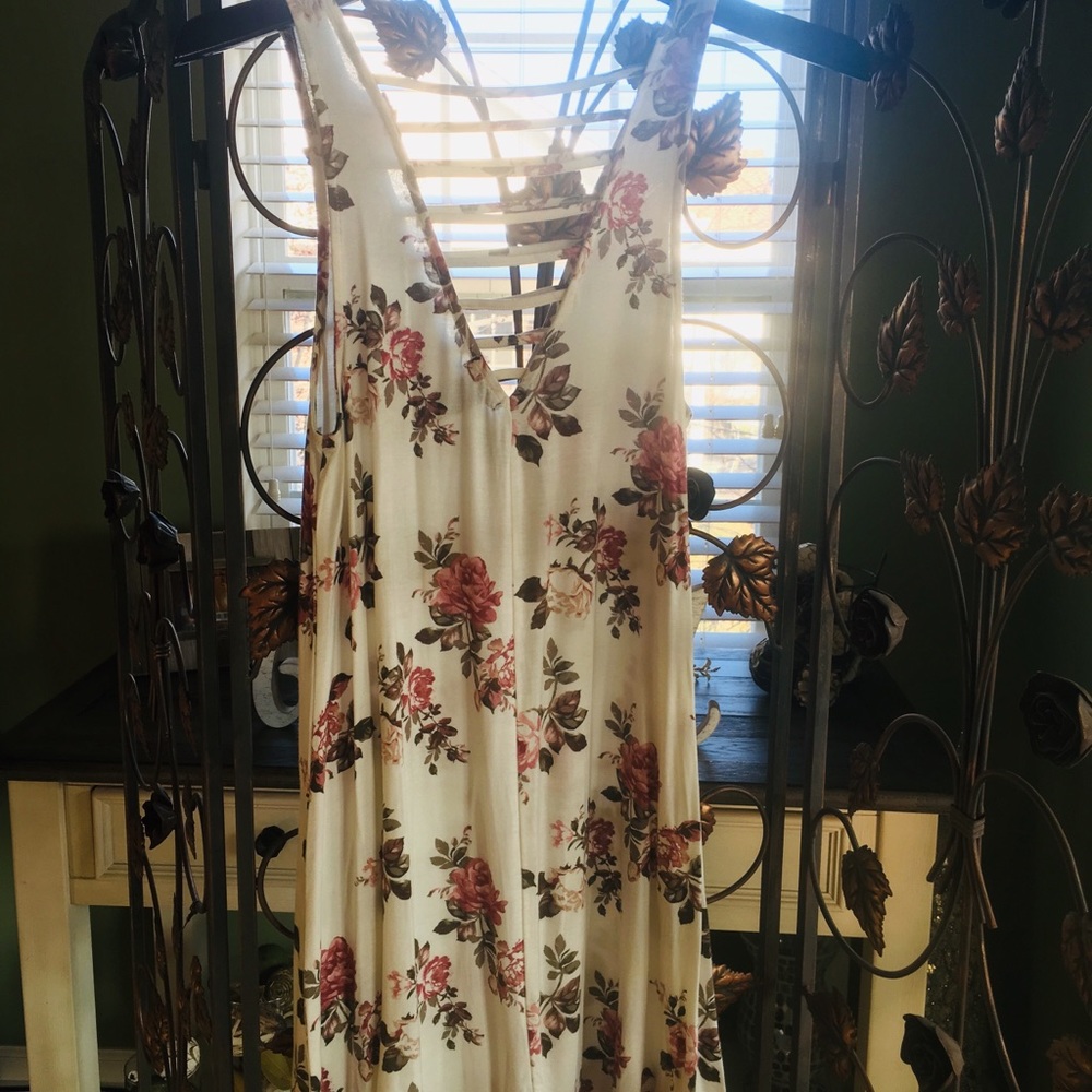 Dress - Picture 2 of 5